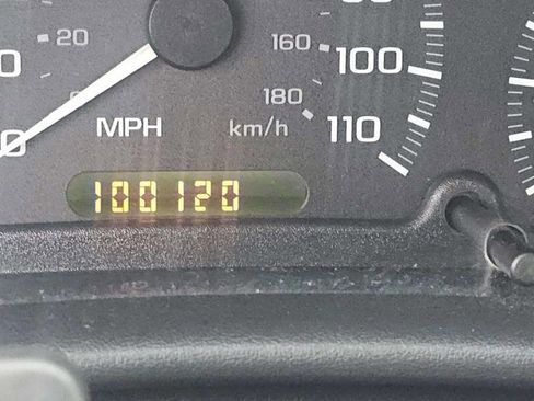 Used 2001 Chevrolet Cavalier LS image 9