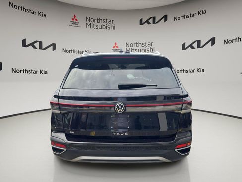 Used 2025 Volkswagen Taos SE FWD image 6