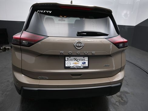 Used 2025 Nissan Rogue SV image 14