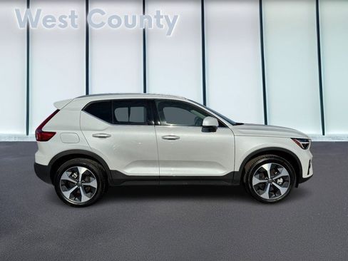 Certified 2025 Volvo XC40 B5 Plus image 2