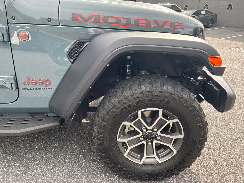 Used 2024 Jeep Gladiator Mojave w/ Technology Group AWD/4WD image 21