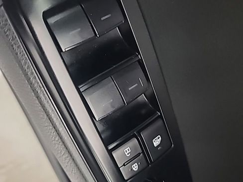 Used 2025 Toyota Camry SE image 25