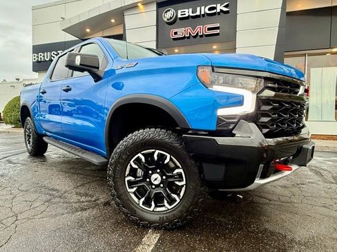 Used 2025 Chevrolet Silverado 1500 ZR2 w/ Technology Package image 3