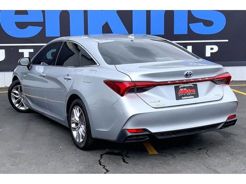 Used 2021 Toyota Avalon XLE FWD image 13