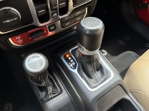 Used 2019 Jeep Wrangler Unlimited Rubicon AWD/4WD image 38