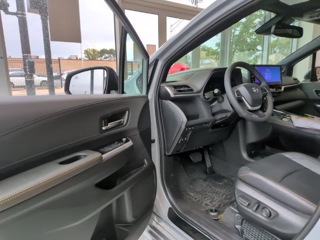New 2026 Toyota Sienna XLE Woodland Edition AWD/4WD image 11