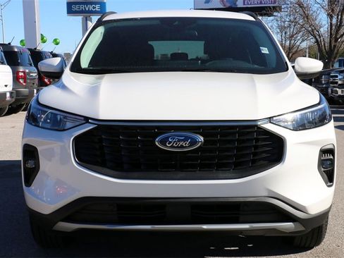 New 2025 Ford Escape SE image 3