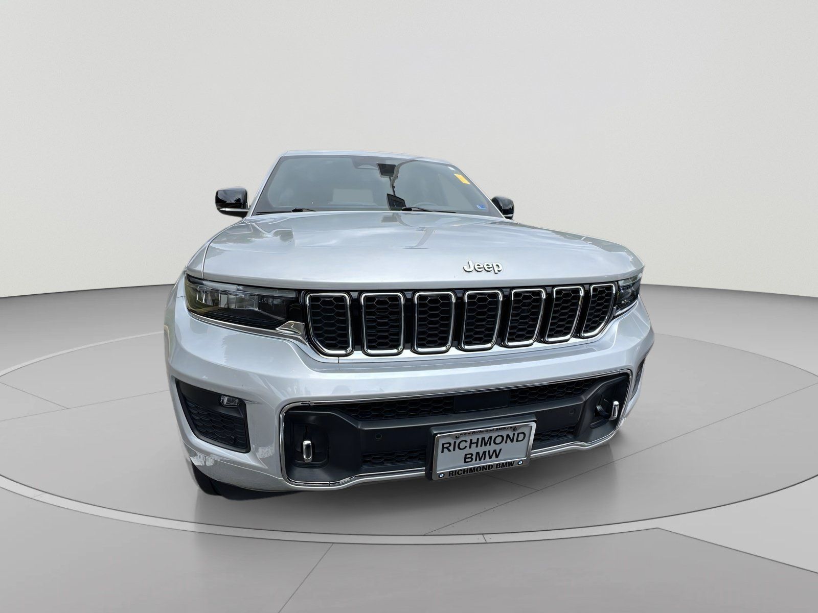 Used 2022 Jeep Grand Cherokee Overland w/ MOPAR Finishing Package AWD/4WD image 8