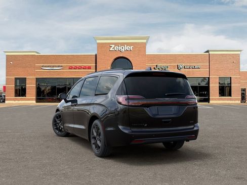 New 2026 Chrysler Pacifica Select image 3
