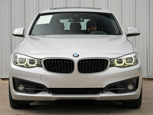 Used 2017 BMW 330i Gran Turismo xDrive image 6