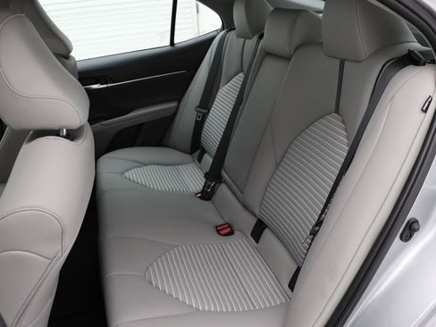 Used 2024 Toyota Camry SE image 12