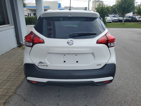 Used 2018 Nissan Kicks SR FWD image 8
