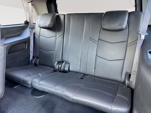 Used 2017 Cadillac Escalade Luxury AWD/4WD image 27