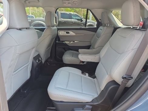 Used 2025 Ford Explorer Active w/ Active Comfort Package image 18