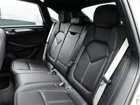 Certified 2023 Porsche Macan image 14