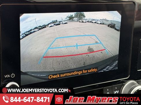 Used 2025 Toyota Highlander LE image 19