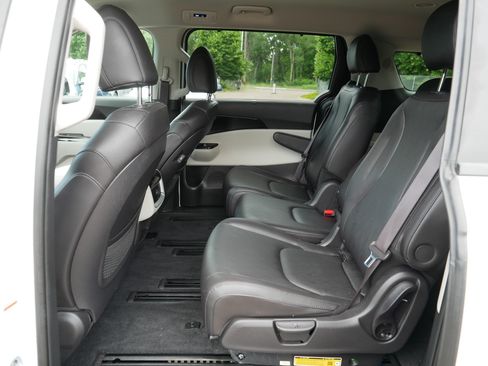 Certified 2023 Kia Carnival EX FWD image 35