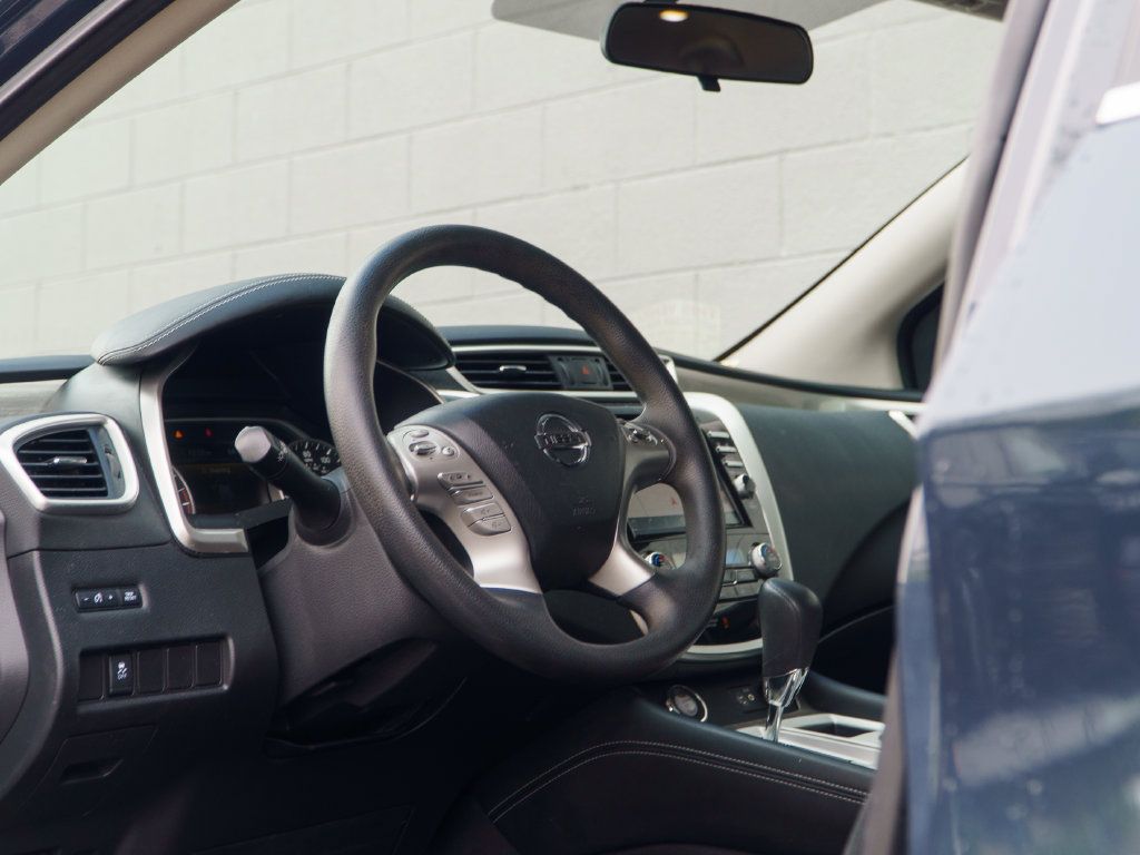 Used 2018 Nissan Murano S FWD image 4