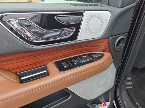 Used 2024 Lincoln Navigator L Reserve AWD/4WD image 10