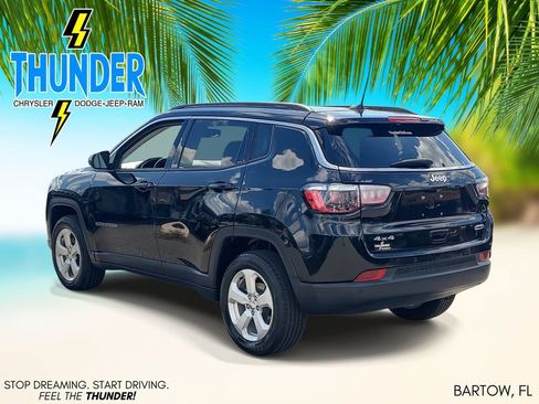 Used 2018 Jeep Compass Latitude w/ Popular Equipment Group AWD/4WD image 3