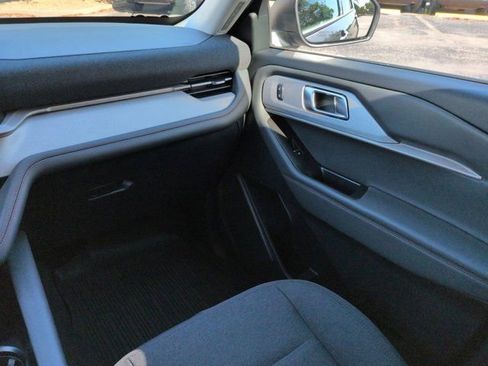Used 2025 Ford Explorer Active RWD image 16