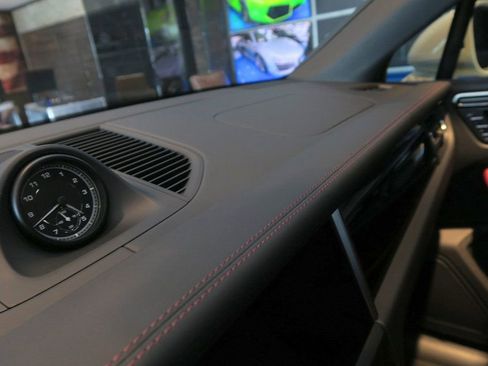 Used 2023 Porsche Macan image 25