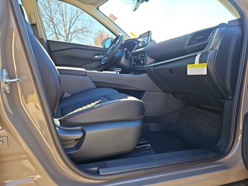 New 2026 Nissan Rogue SV AWD/4WD image 9