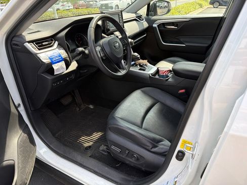 Used 2021 Toyota RAV4 XLE Premium AWD/4WD image 25