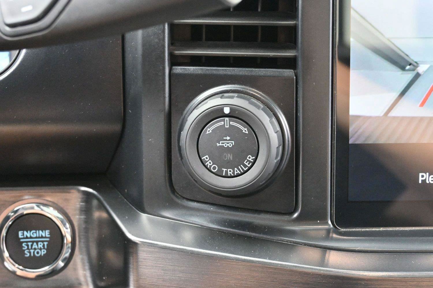 Used 2024 Ford F250 Lariat w/ Lariat Ultimate Package AWD/4WD image 28