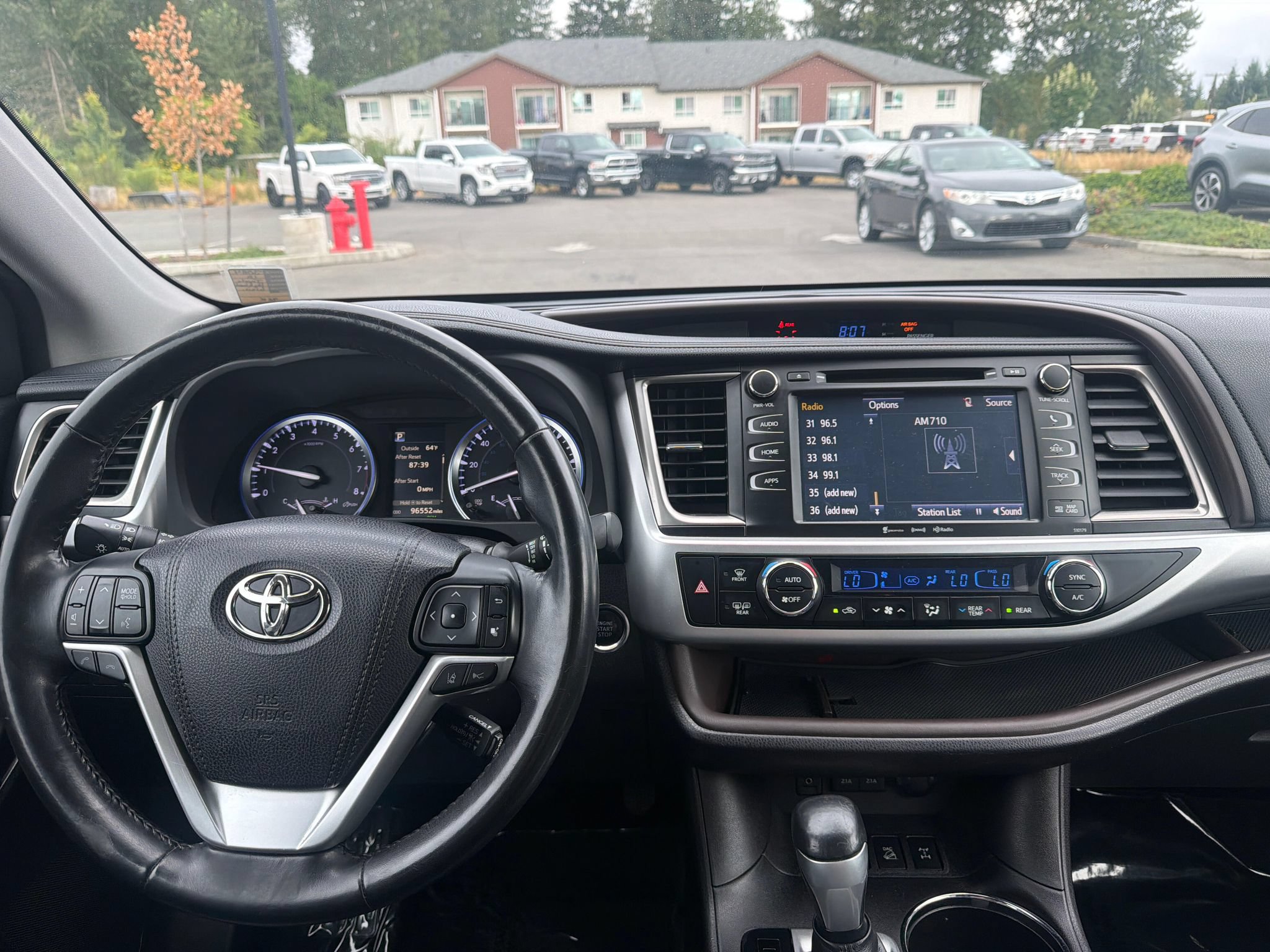 Used 2018 Toyota Highlander XLE AWD/4WD image 12