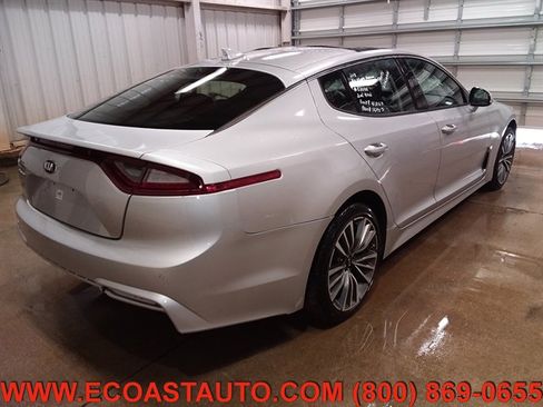 Used 2018 Kia Stinger Premium image 4