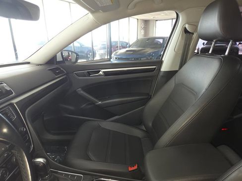 Used 2019 Volkswagen Passat 2.0T SE R-Line FWD image 16