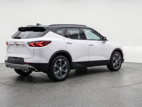 Used 2025 Chevrolet Blazer LT image 9