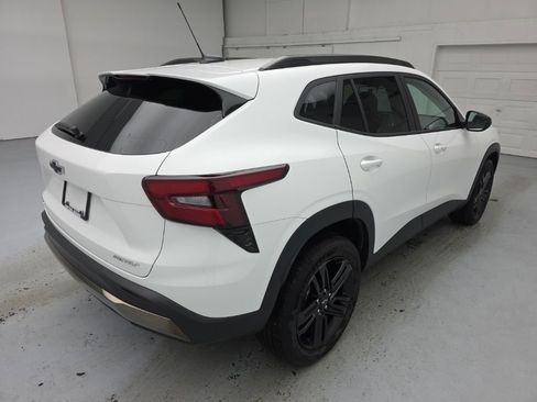 Used 2025 Chevrolet Trax ACTIV w/ Sunroof Package image 8