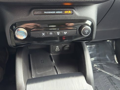 Used 2025 Ford Escape Platinum image 28