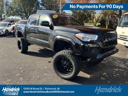 Used 2023 Toyota Tacoma SR image 1