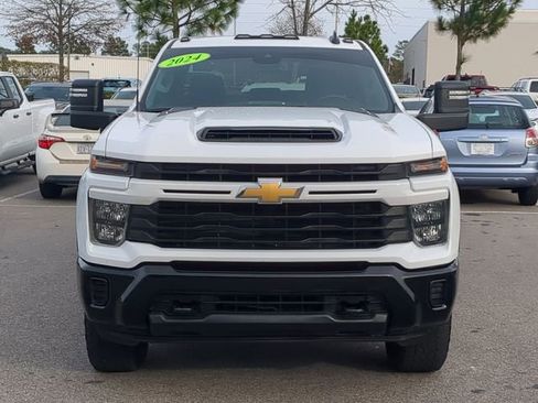 Used 2024 Chevrolet Silverado 2500 Custom w/ Custom Value Package image 9