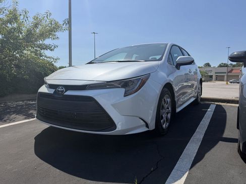 Used 2026 Toyota Corolla LE FWD image 17