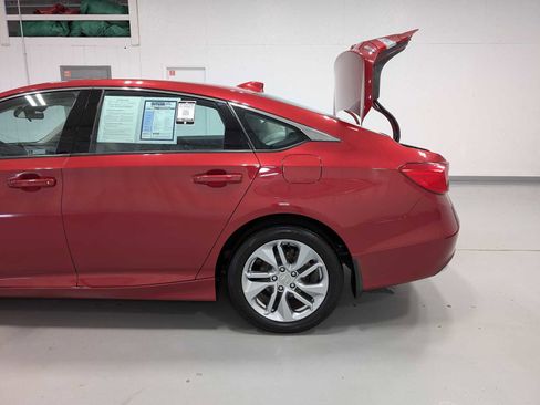 Used 2018 Honda Accord LX image 10