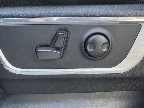 Used 2023 RAM 1500 Laramie AWD/4WD image 17