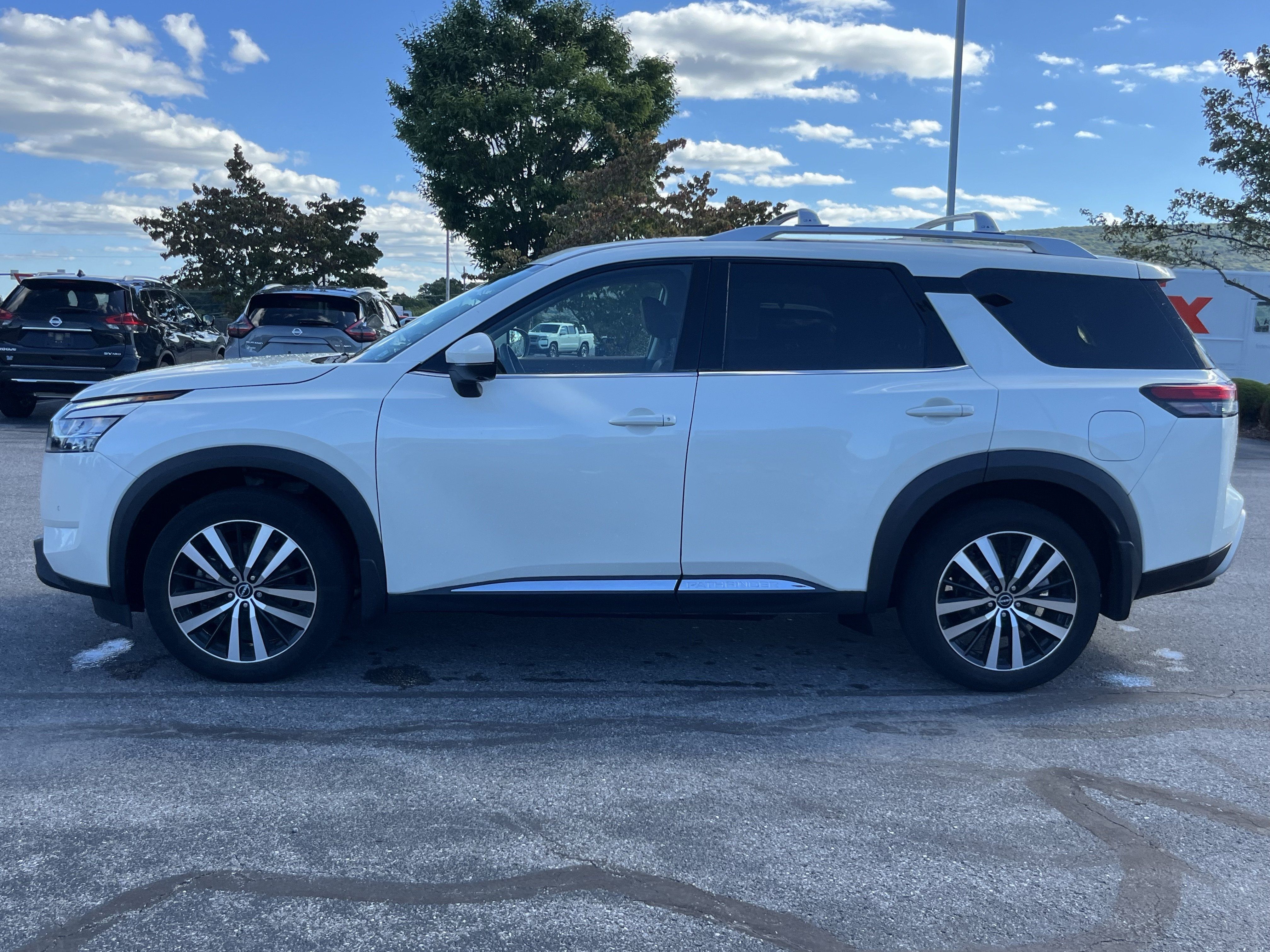 Used 2024 Nissan Pathfinder Platinum w/ Cargo Package AWD/4WD image 8