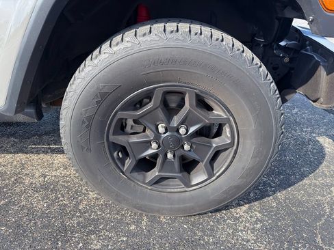 Used 2022 Jeep Gladiator Overland AWD/4WD image 3