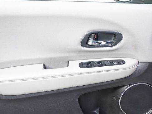Used 2018 Honda HR-V EX image 19