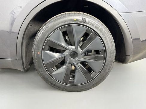 Used 2024 Tesla Model Y Long Range image 30