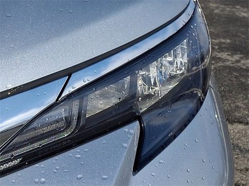 Used 2024 Toyota Sienna XLE image 9