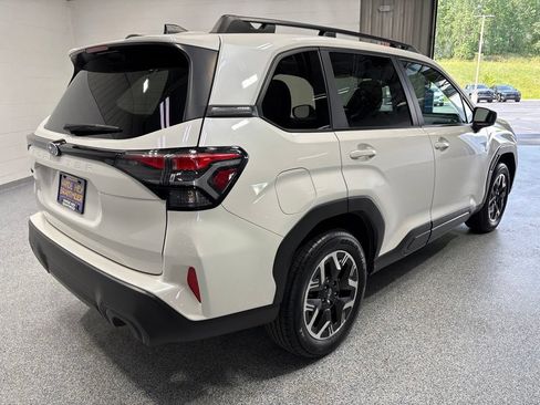 Used 2025 Subaru Forester Premium AWD/4WD image 7