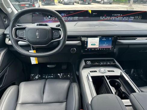 New 2026 Lincoln Navigator Premiere AWD/4WD image 22