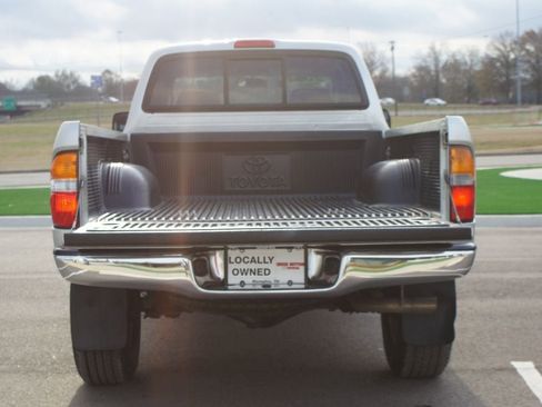 Used 2004 Toyota Tacoma PreRunner image 11