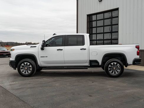 Used 2024 Chevrolet Silverado 2500 Custom w/ Custom Convenience Package image 2