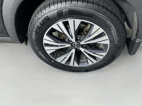 Used 2023 Nissan Rogue SV FWD image 11